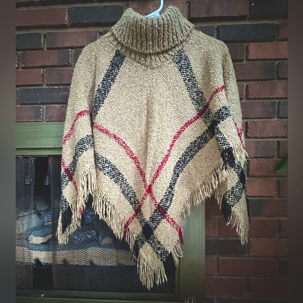 #20)  L. Amour Soft gorgeous 100% Acrylic Poncho. Excellent condition like new.